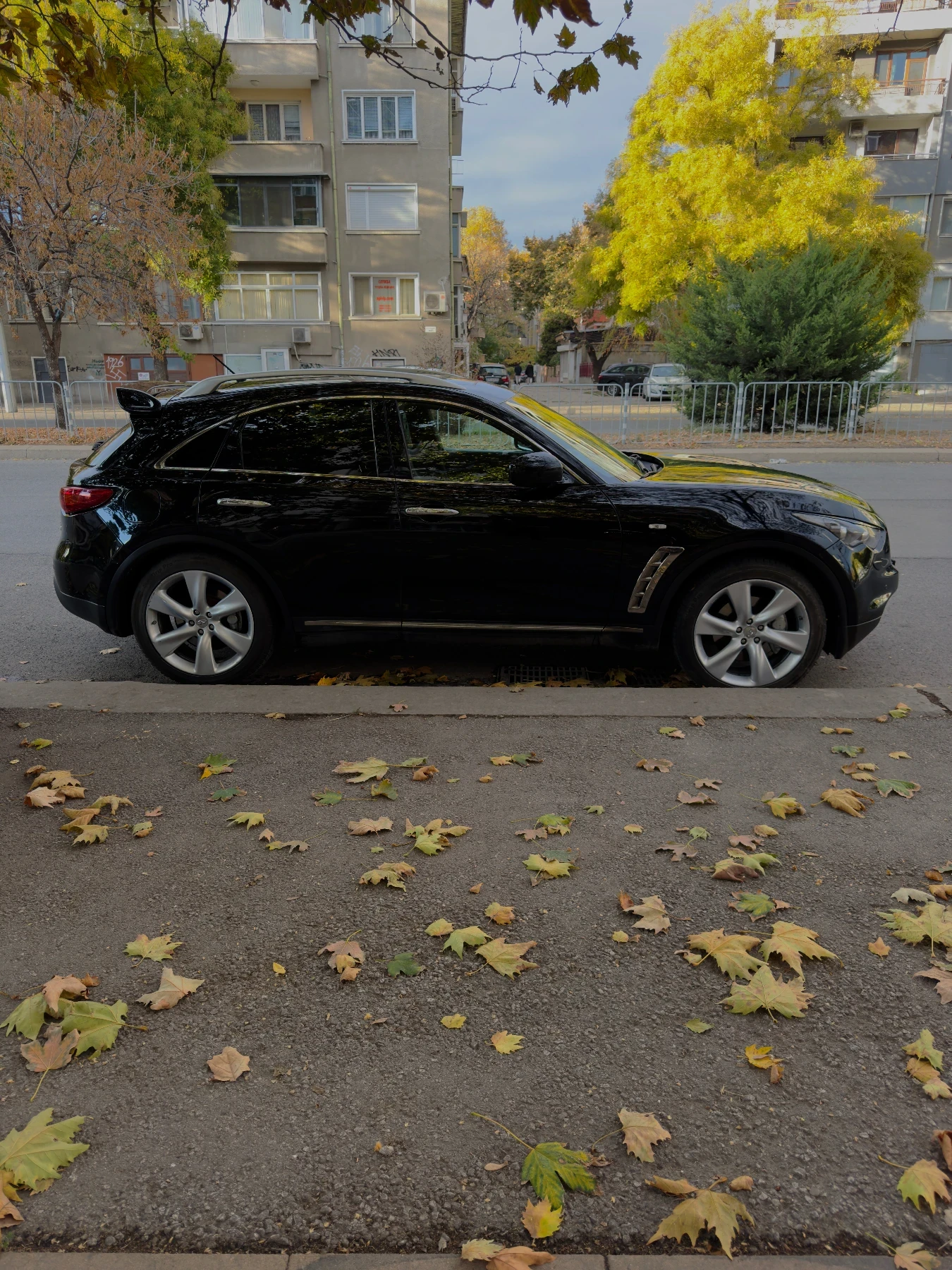 Infiniti QX70 3.0 DS/ 7-степенно DSG/ BOSE/ 360 камери - изображение 9