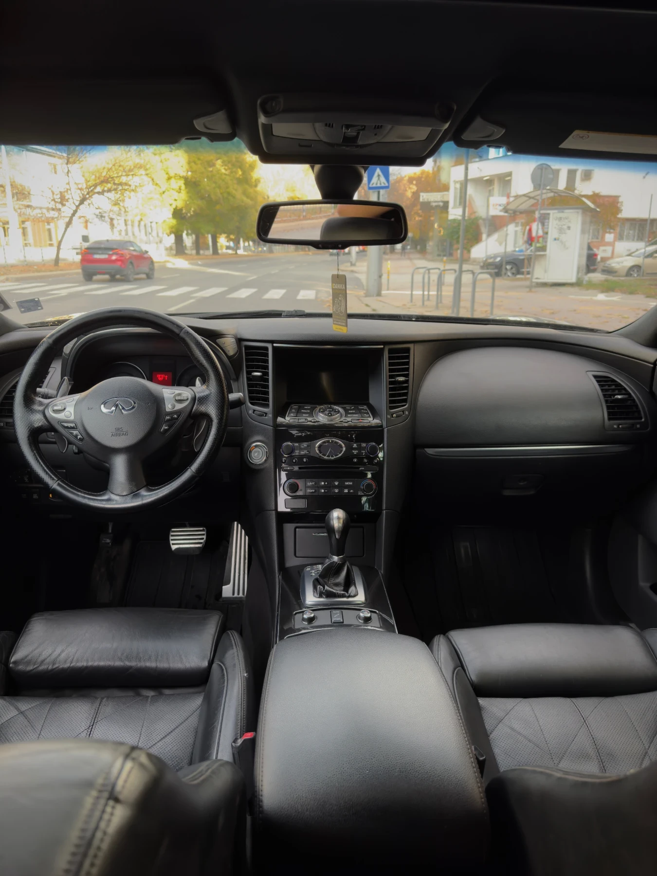 Infiniti QX70 3.0 DS/ 7-степенно DSG/ BOSE/ 360 камери - изображение 3