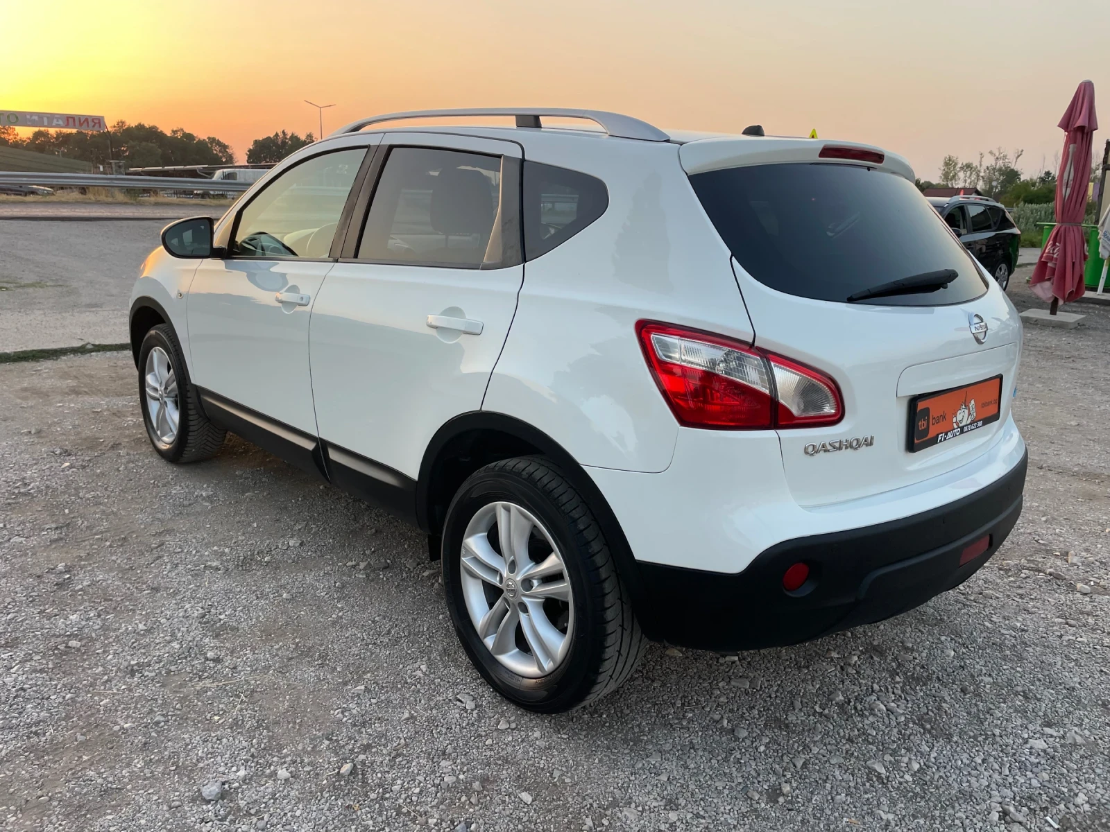 Nissan Qashqai 1.5DCI-FEIS-NAVI-PANO-ITALIA - изображение 10