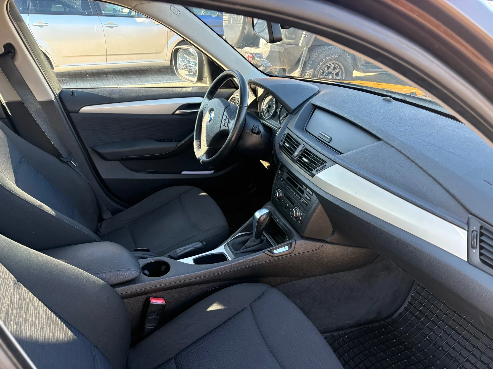 BMW X1 18d - изображение 8