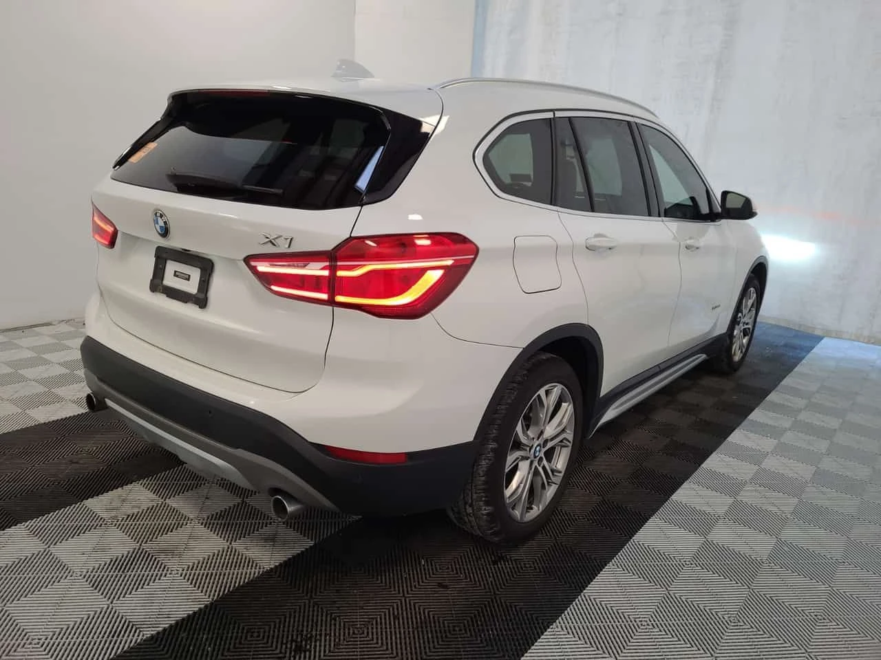 BMW X1 * XDRIVE28I | PANO | �������� | CARFAX | Mobile.bg � ����������� 3