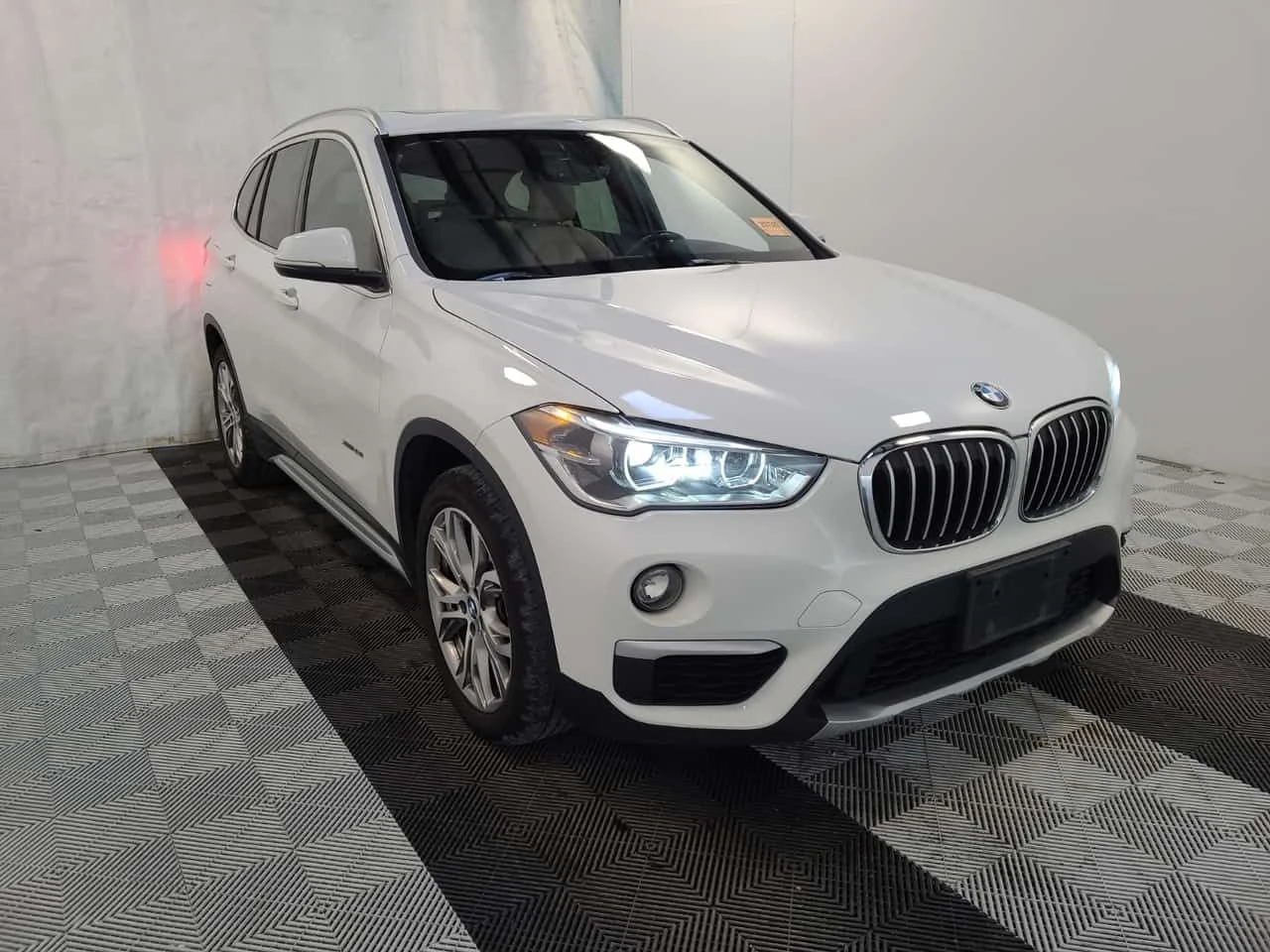 BMW X1 * XDRIVE28I | PANO | �������� | CARFAX | Mobile.bg � ����������� 2