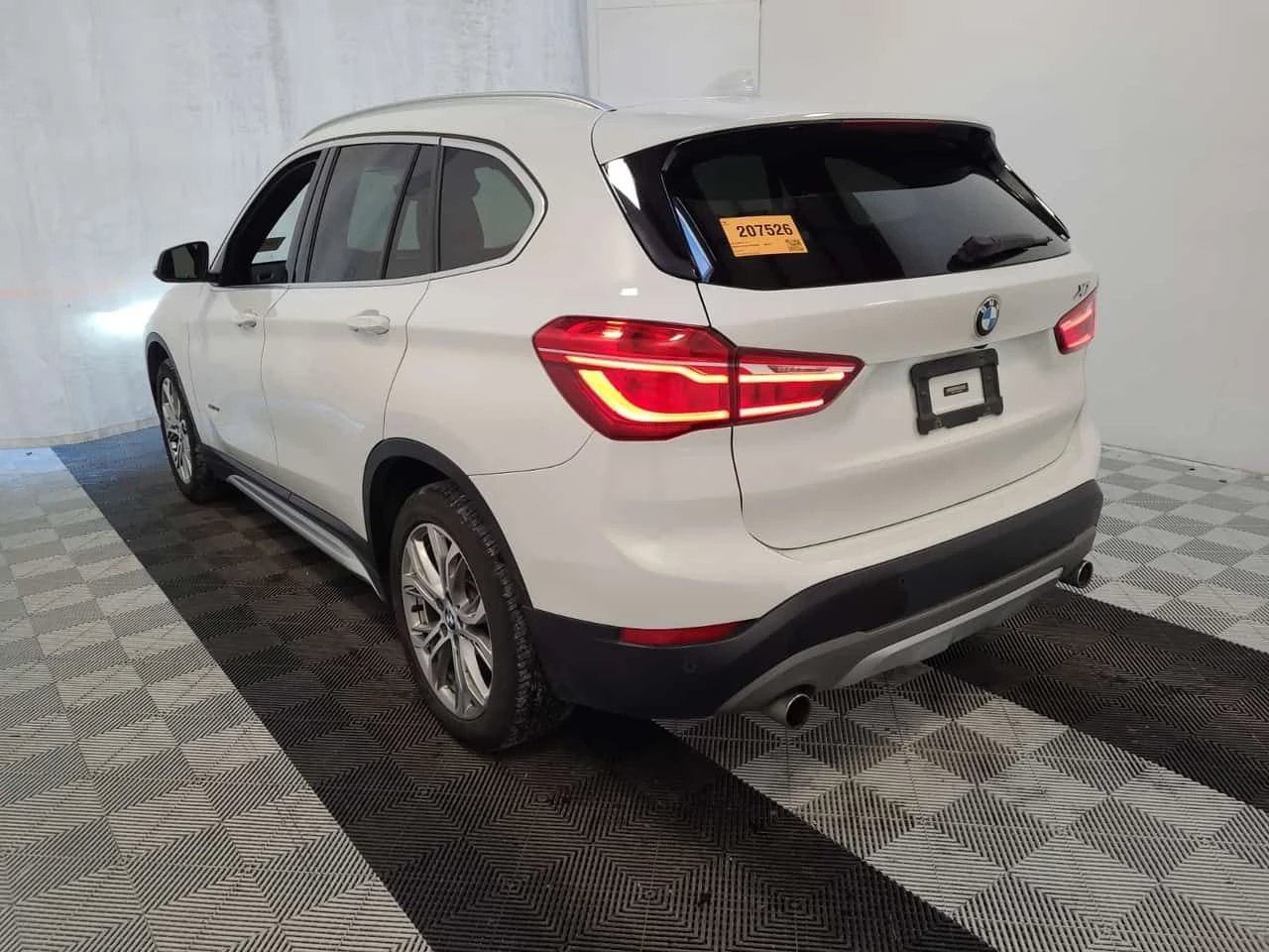 BMW X1 * XDRIVE28I | PANO | �������� | CARFAX | Mobile.bg � ����������� 4