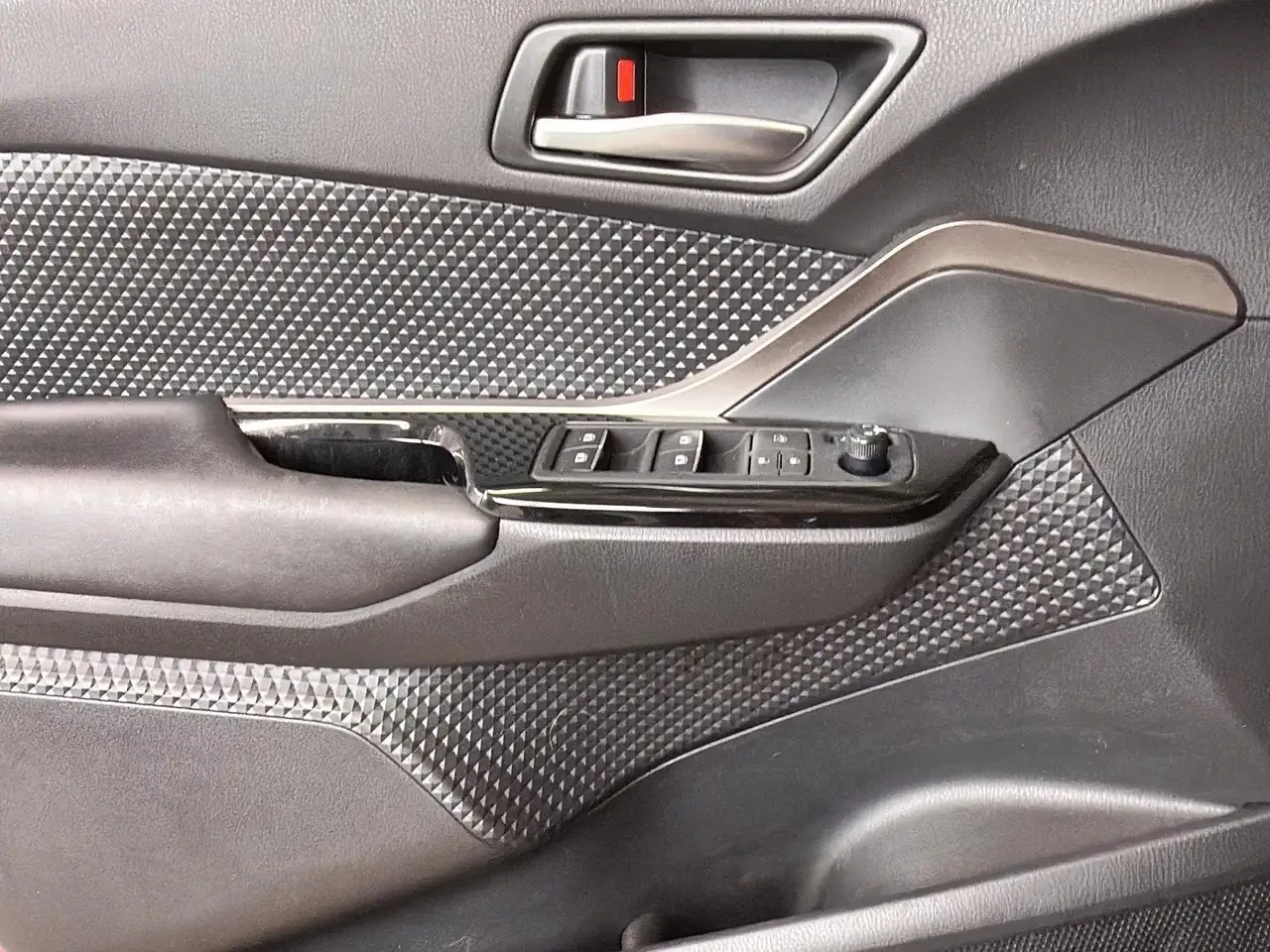 Toyota C-HR LE CAMERA RECUL SIEGES CHAUFFANTS A/C BLUETOOTH | Mobile.bg � ����������� 7