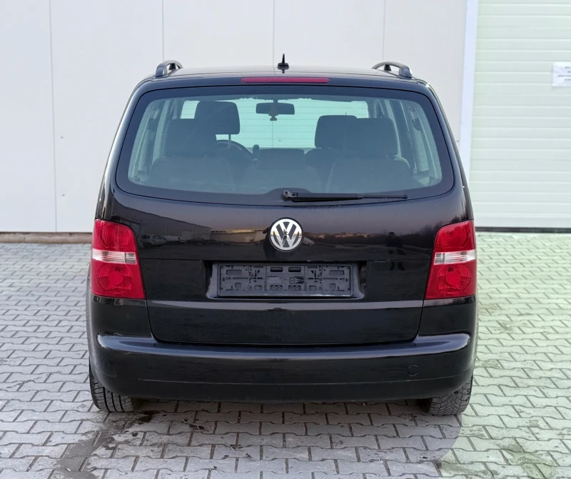 VW Touran 2.0TDI 7Местна, снимка 4 - Автомобили и джипове - 49372617