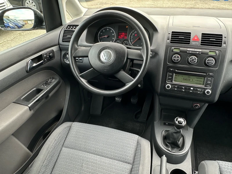 VW Touran 1.6, снимка 9 - Автомобили и джипове - 50236580