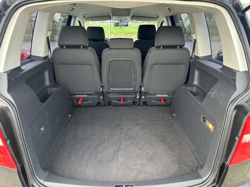 VW Touran 1.6, снимка 14 - Автомобили и джипове - 50236580