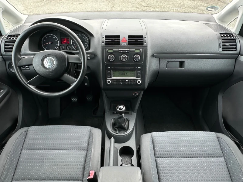 VW Touran 1.6, снимка 8 - Автомобили и джипове - 50236580