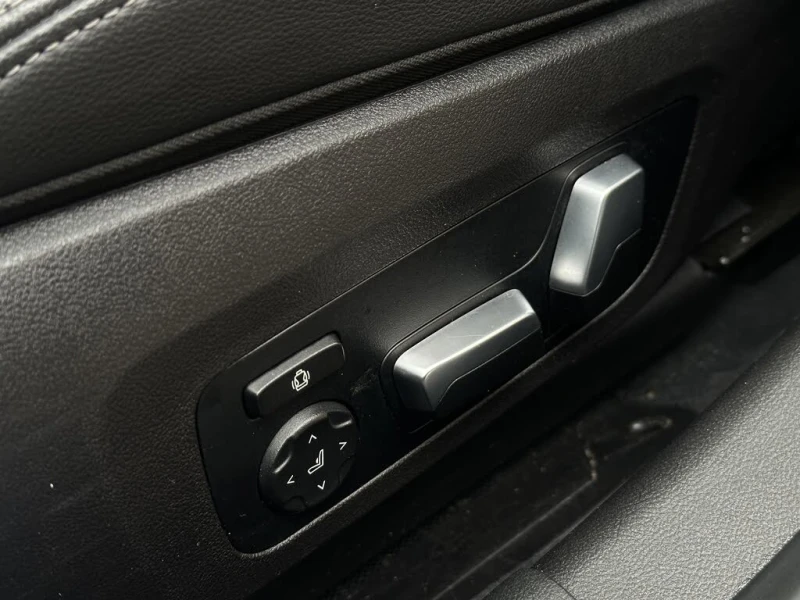 BMW 330 xDrive * CARFAX* * АвтоКредит* (ЦЕНА ДО БГ), снимка 15 - Автомобили и джипове - 52546716