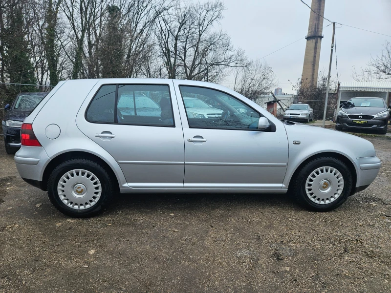 VW Golf 1.6 ПЕРФЕКТЕН НИКАКВИ РЪЖДИ ТОП СЪСТОЯНИЕ , снимка 3 - Автомобили и джипове - 52873460