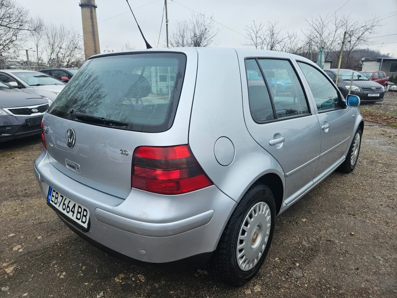VW Golf 1.6 ПЕРФЕКТЕН НИКАКВИ РЪЖДИ ТОП СЪСТОЯНИЕ , снимка 4 - Автомобили и джипове - 52873460