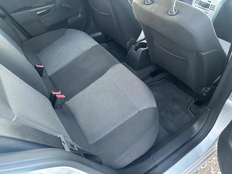 Opel Astra 2010+ 1.6+ ФЕЙС+ С.ИСТОРИЯ-КАТО НОВА, снимка 13 - Автомобили и джипове - 52930544