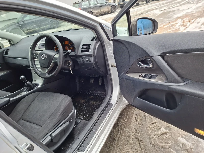 Toyota Avensis, снимка 6 - Автомобили и джипове - 53266192