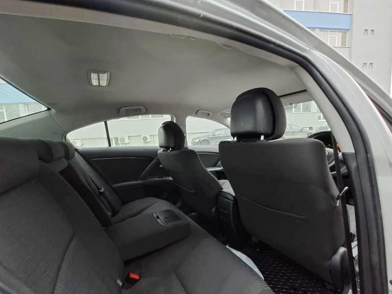 Toyota Avensis, снимка 8 - Автомобили и джипове - 53266192