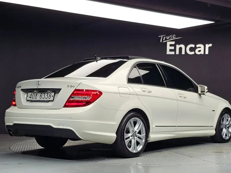 Mercedes-Benz C 220 CDI Avantgarde - САМО 30% АВАНС!, снимка 2 - Автомобили и джипове - 55986500