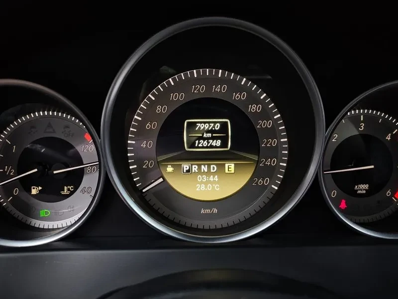 Mercedes-Benz C 220 CDI Avantgarde - САМО 30% АВАНС!, снимка 8 - Автомобили и джипове - 55986500