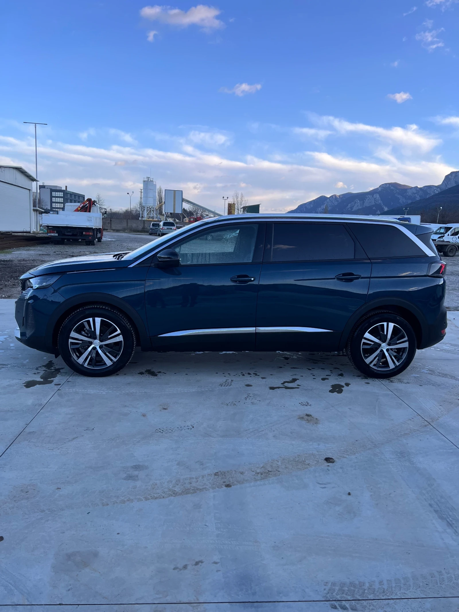 Peugeot 5008 Hybrid, 9000km, 7 места full  - изображение 6