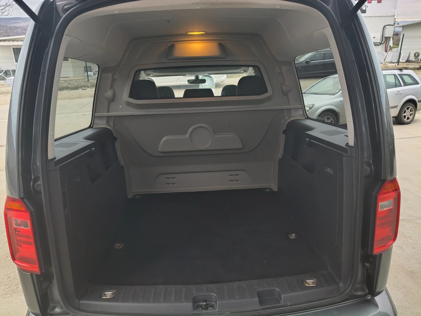 VW Caddy Maxi TGI metan - изображение 9