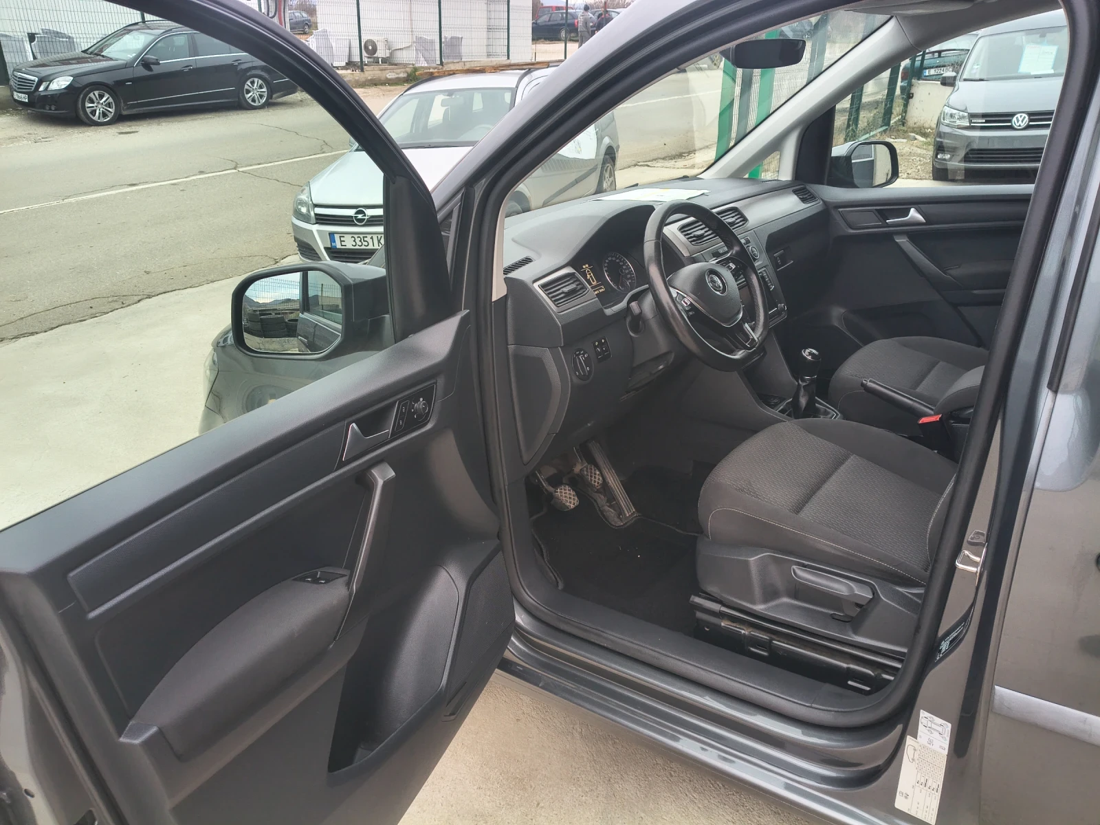 VW Caddy Maxi TGI metan - изображение 10