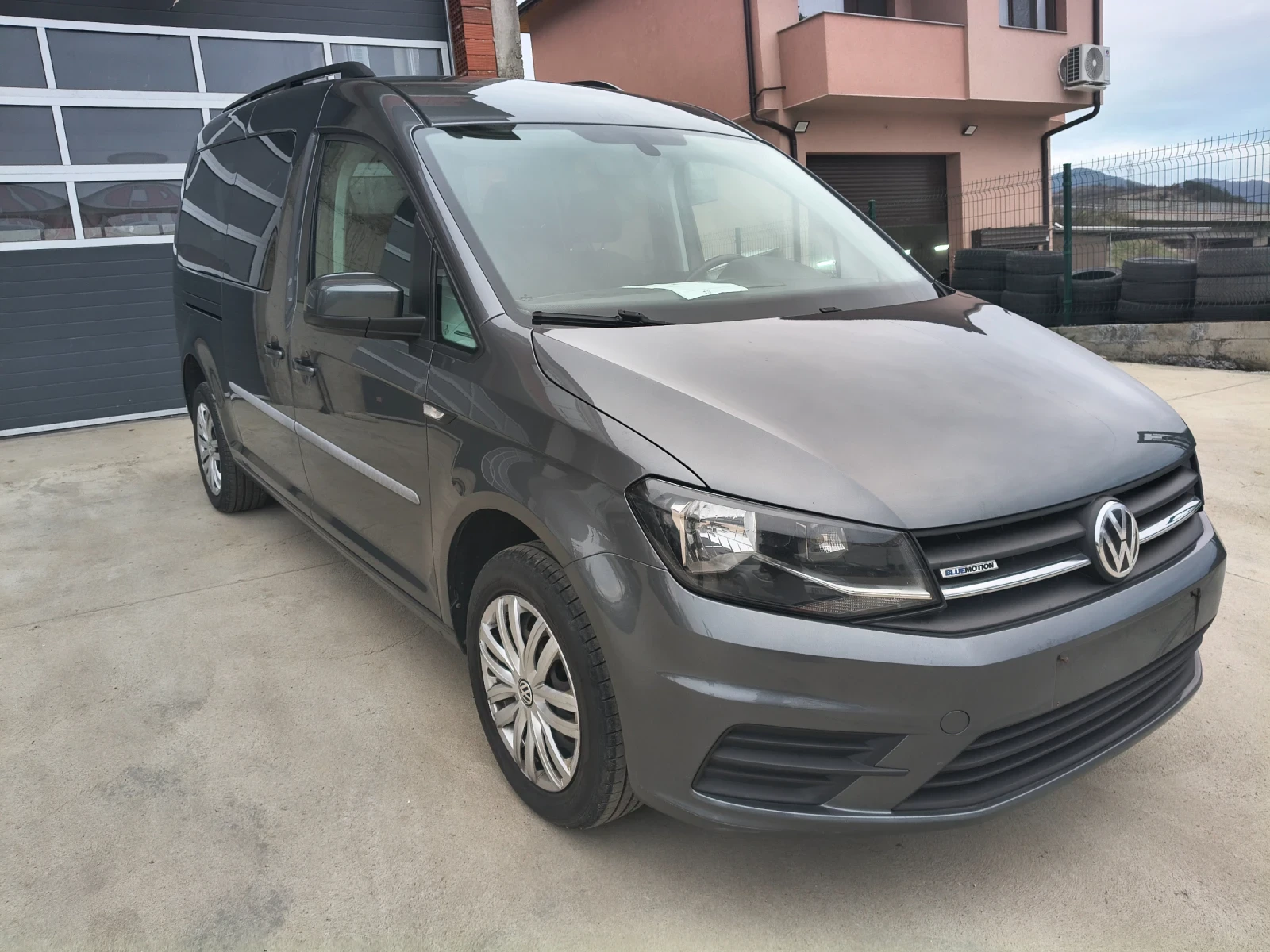 VW Caddy Maxi TGI metan - изображение 3
