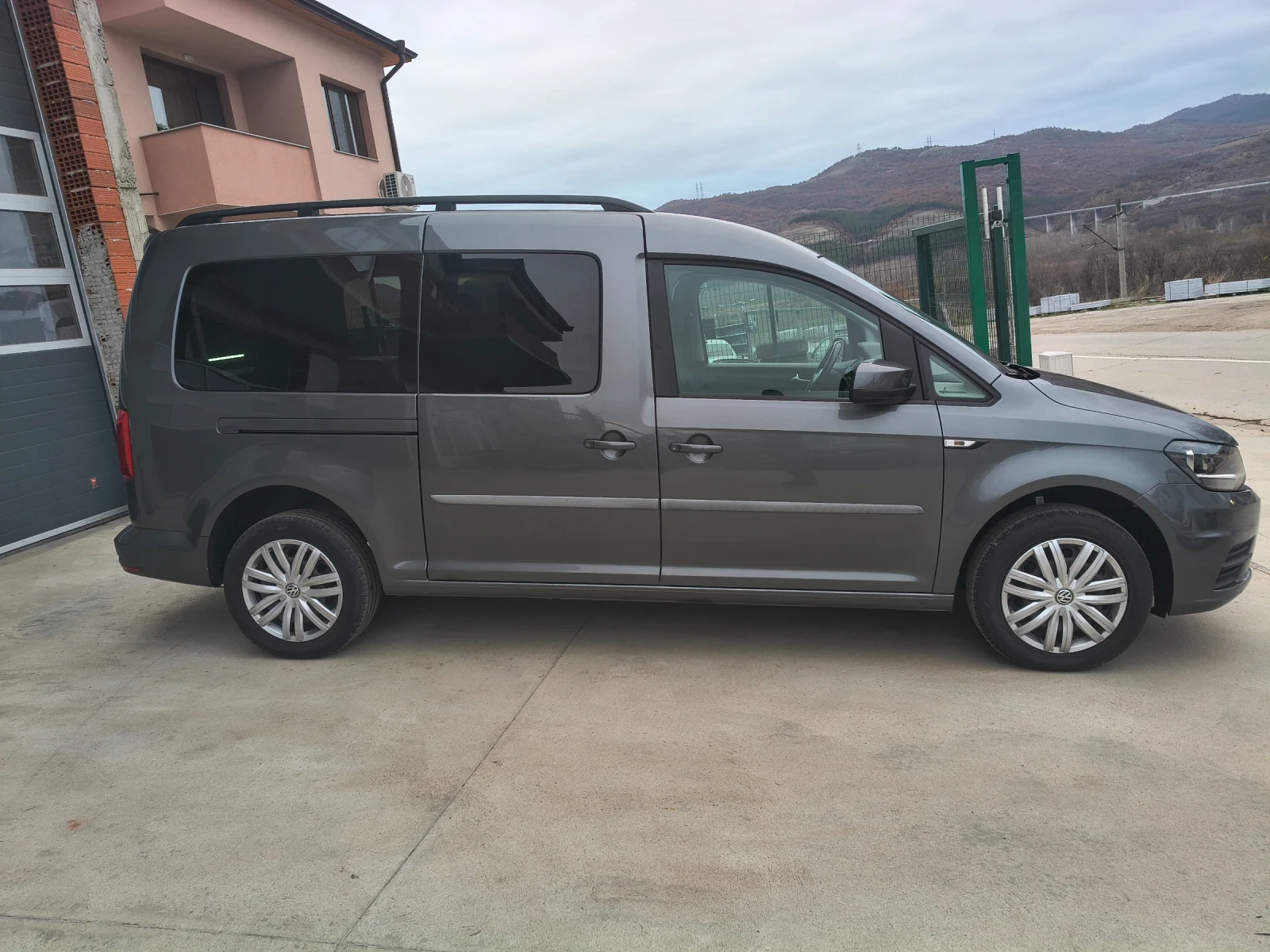 VW Caddy Maxi TGI metan - изображение 4