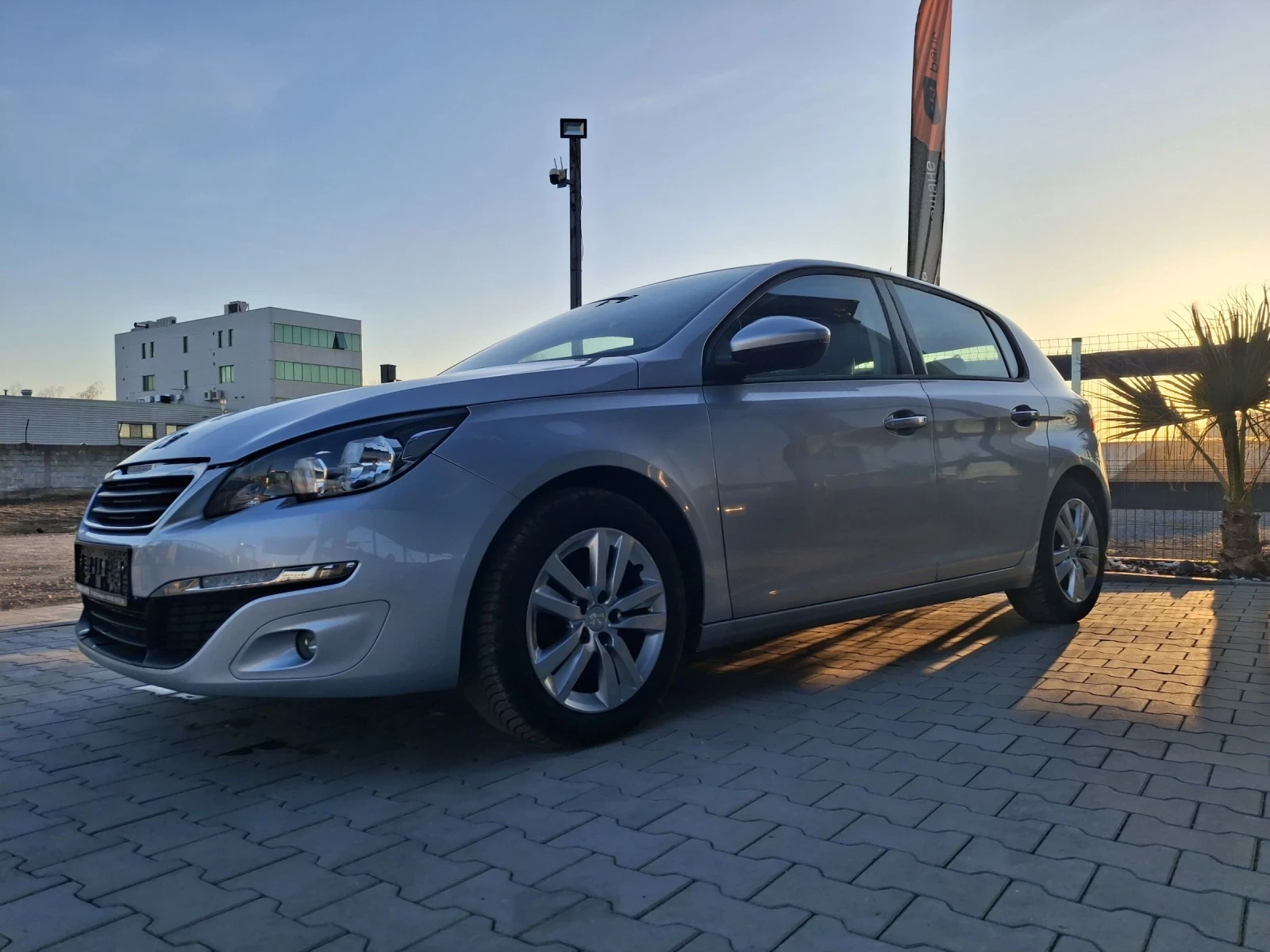 Peugeot 308 1.6 benzin , снимка 3 - Автомобили и джипове - 53803210