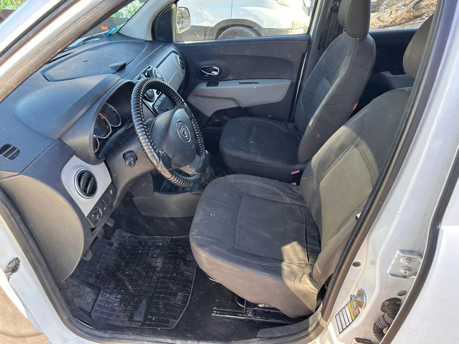 Dacia Lodgy 1.6 Бензин/Газ, снимка 7 - Автомобили и джипове - 53827831