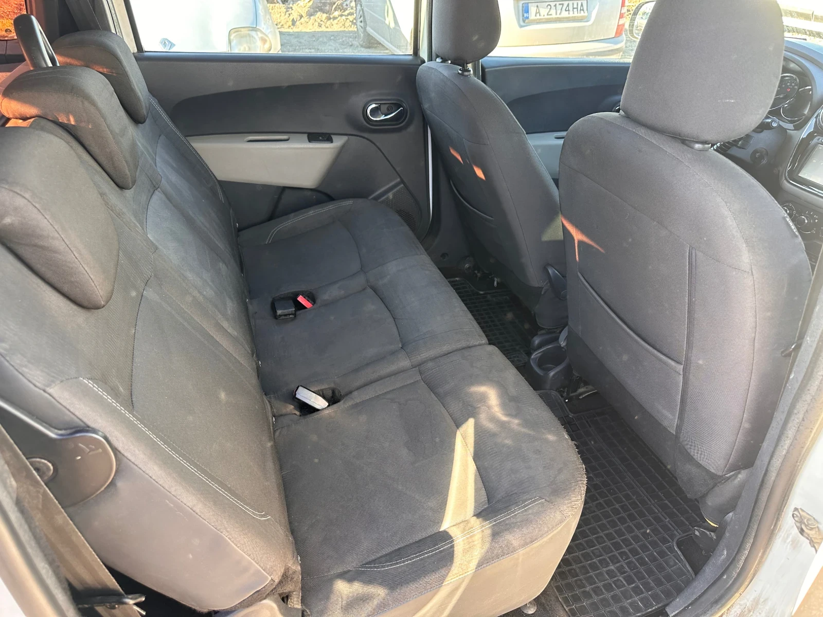 Dacia Lodgy 1.6 Бензин/Газ, снимка 9 - Автомобили и джипове - 53827831