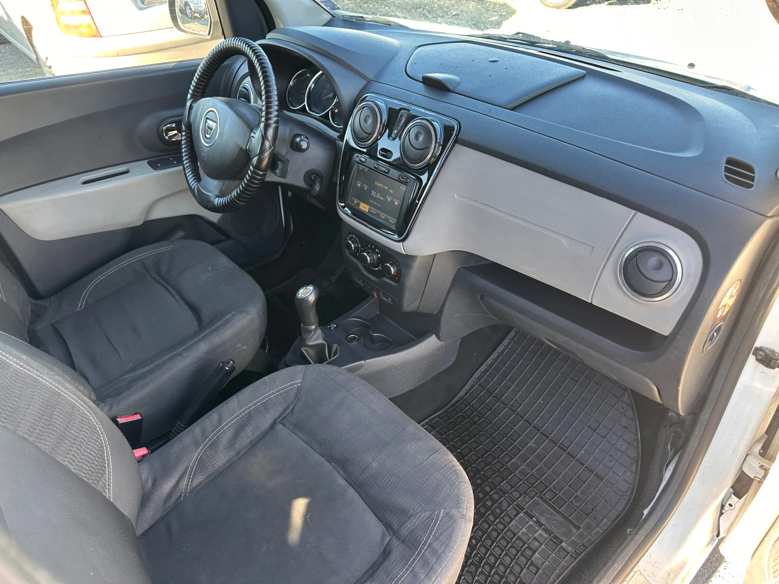 Dacia Lodgy 1.6 Бензин/Газ, снимка 6 - Автомобили и джипове - 53827831