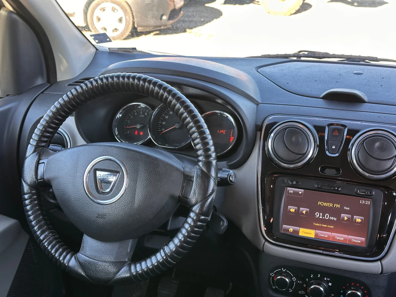 Dacia Lodgy 1.6 Бензин/Газ, снимка 8 - Автомобили и джипове - 53827831