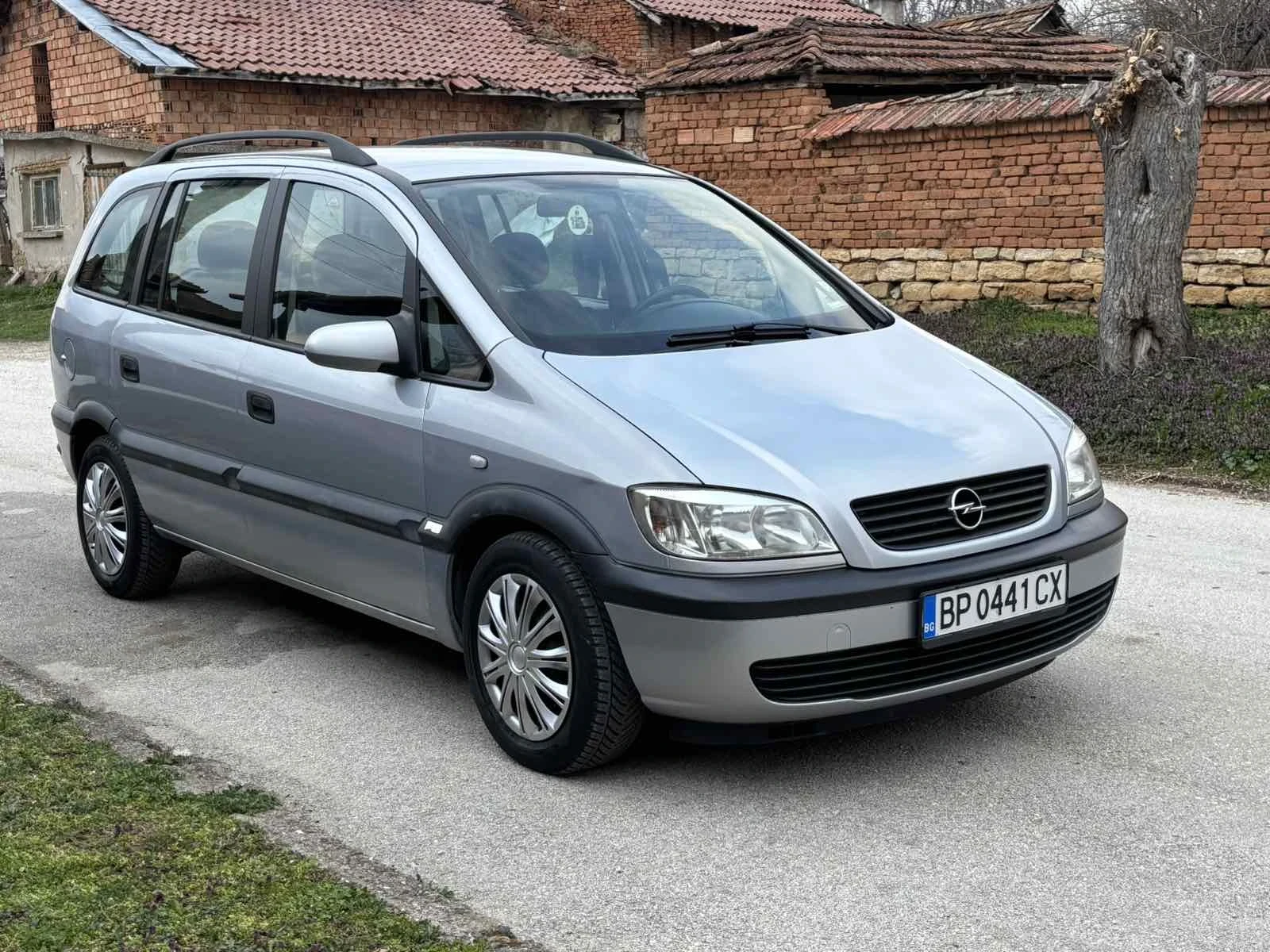 Opel Zafira 1.6 газов инж , снимка 2 - Автомобили и джипове - 53964161