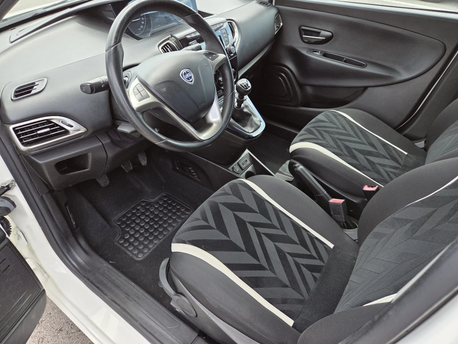 Lancia Ypsilon 1.2 | Mobile.bg � ����������� 7