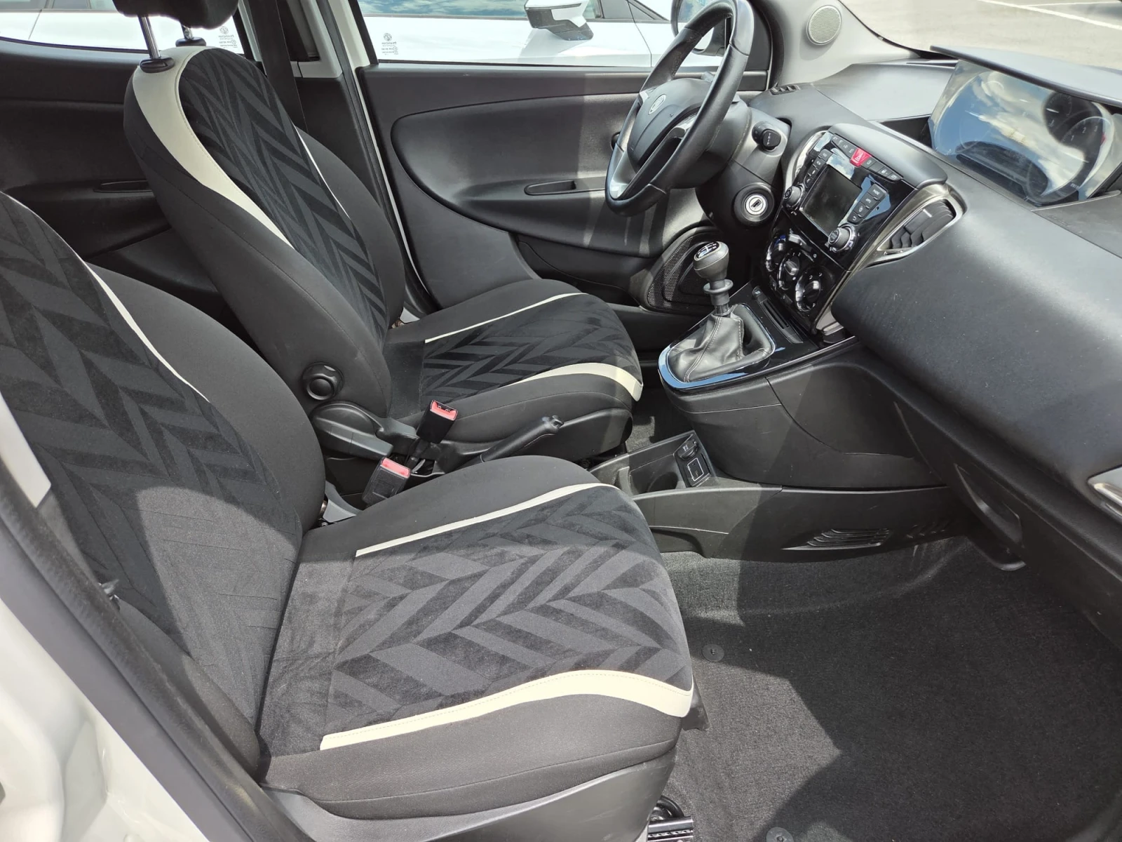 Lancia Ypsilon 1.2 | Mobile.bg � ����������� 9
