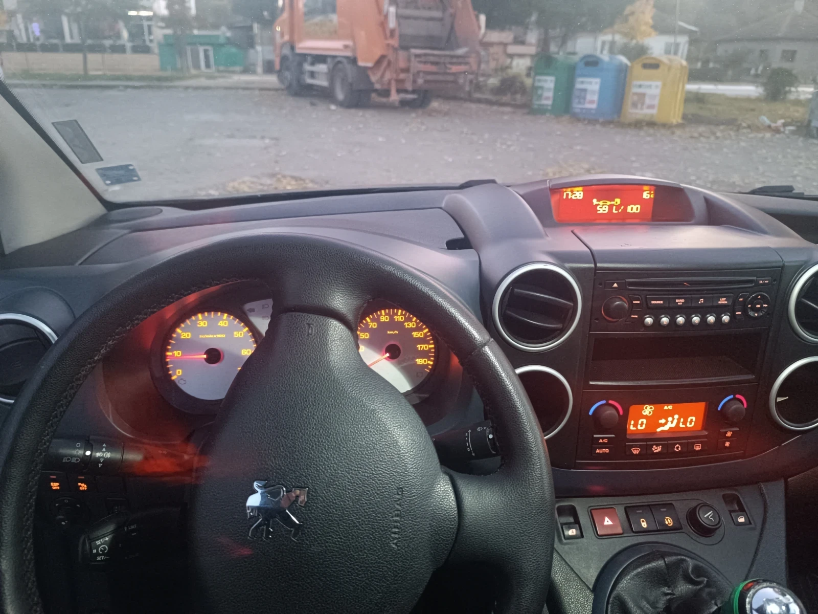 Peugeot Partner 5, снимка 11 - Автомобили и джипове - 55102375