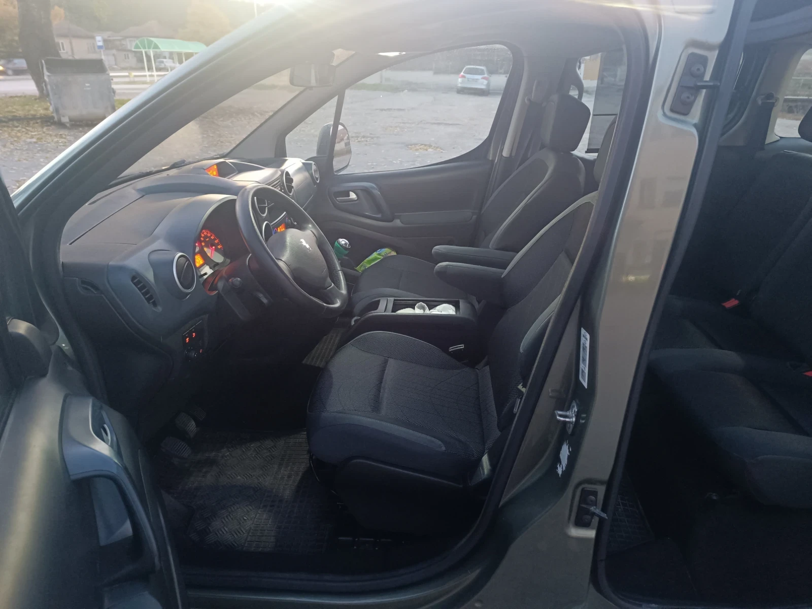Peugeot Partner 5, снимка 9 - Автомобили и джипове - 55102375