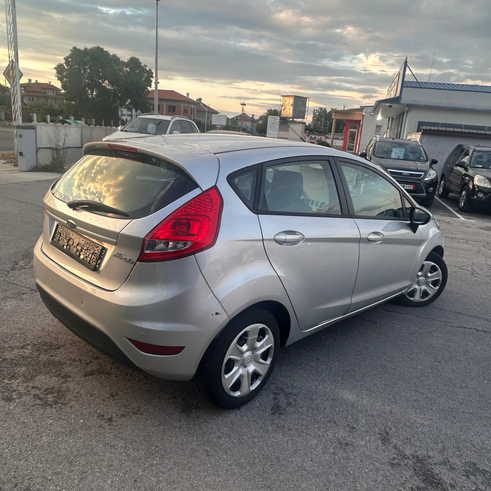Ford Fiesta 1.2i + метан, снимка 5 - Автомобили и джипове - 55216238
