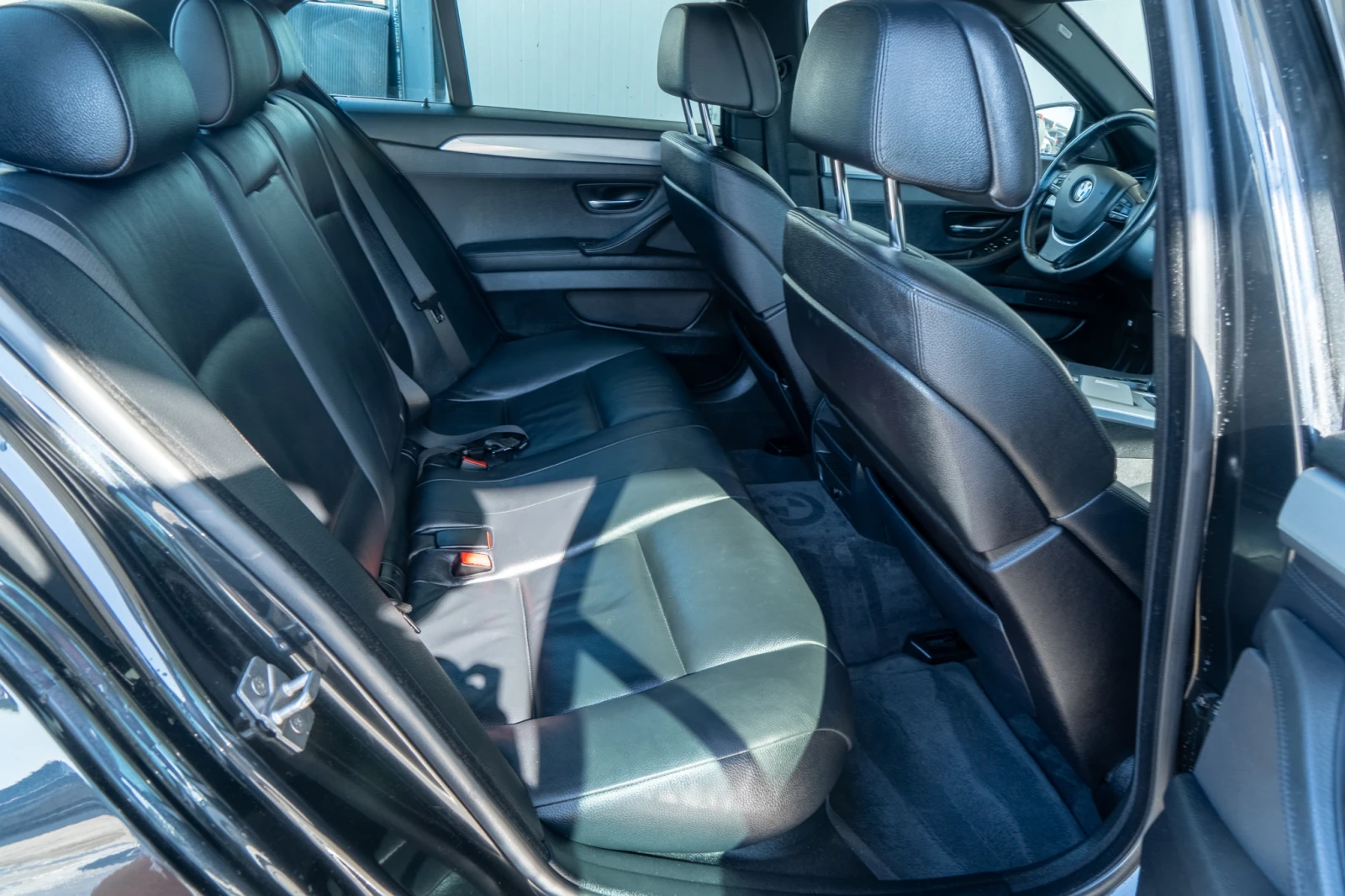 BMW 530 D = F10 = 8ZF = FULL MAX = МАСАЖ = ЛИЗИНГ, снимка 10 - Автомобили и джипове - 55501413
