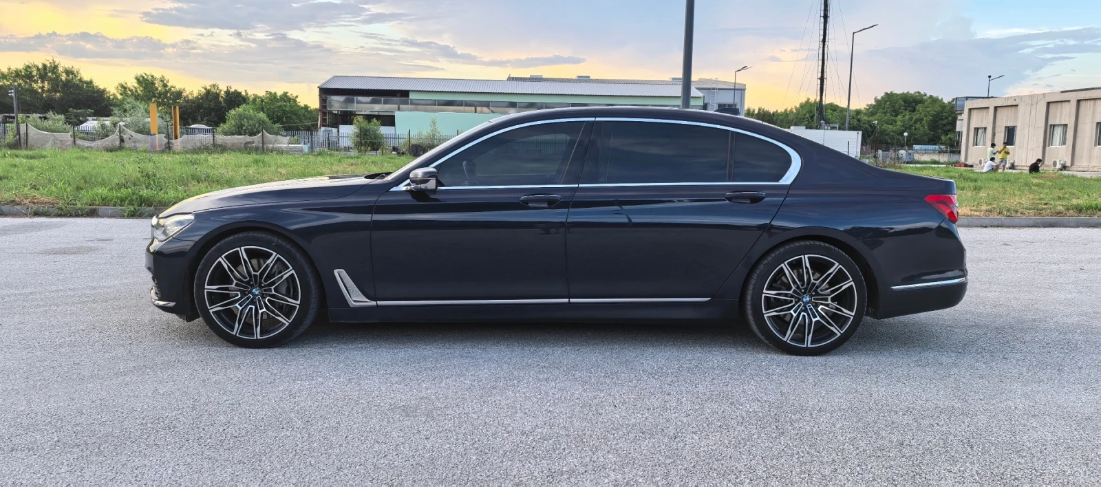 BMW 750 XDrive, снимка 8 - Автомобили и джипове - 56137473