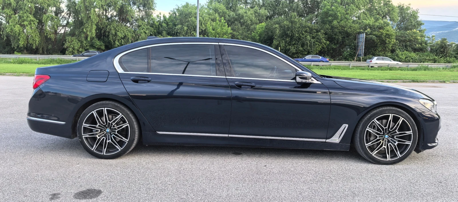 BMW 750 XDrive, снимка 5 - Автомобили и джипове - 56137473