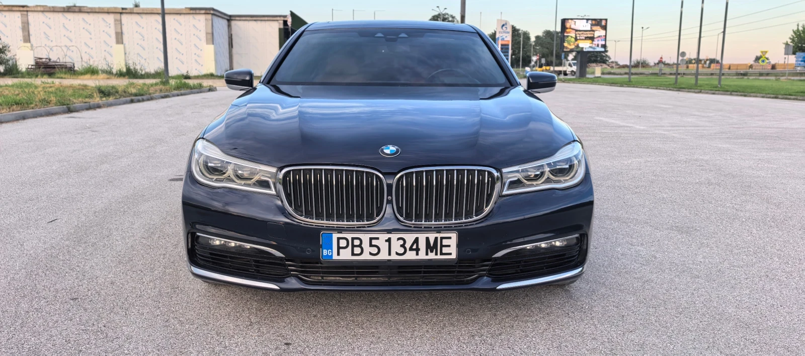BMW 750 XDrive, снимка 3 - Автомобили и джипове - 56137473