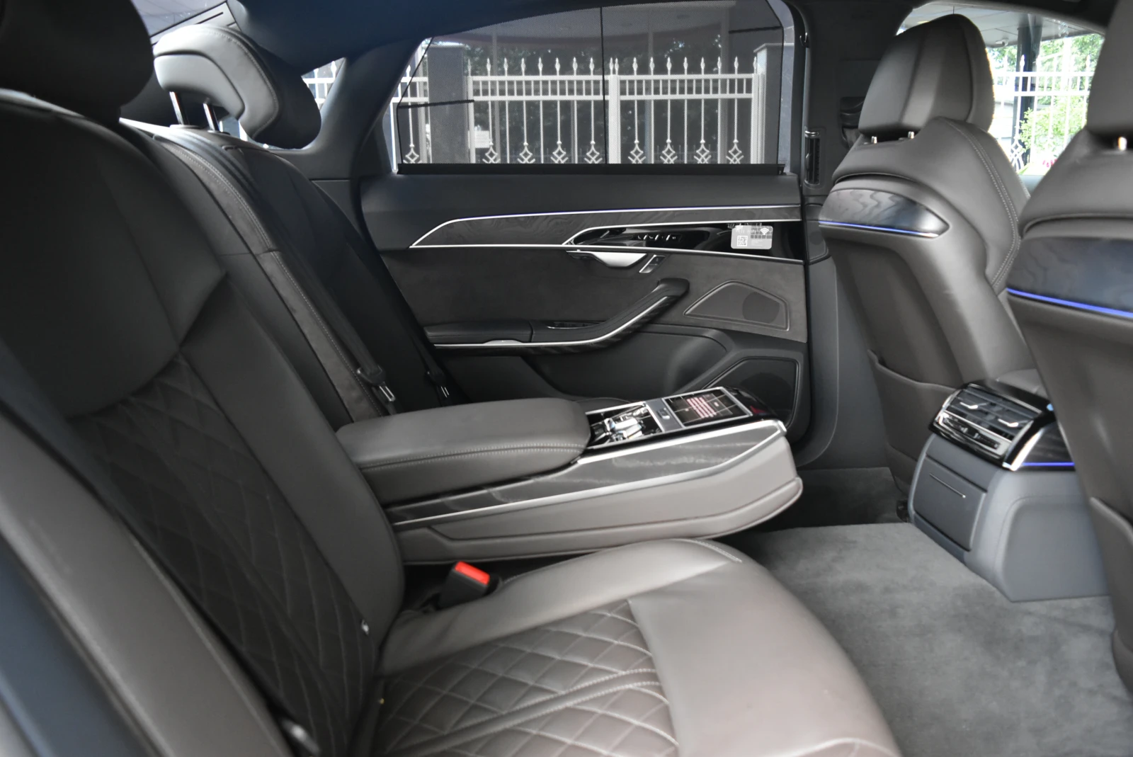 Audi A8 60 TDI lang Laser* OLED* B&O 3D*  Massage*  360 , снимка 10 - Автомобили и джипове - 56327740
