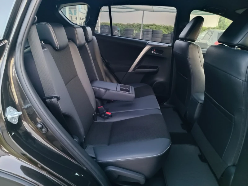 Toyota Rav4 2.0i-152кс-ШВЕЙЦАРИЯ-РЪЧКА-FACELIFT-4X4-ДИСТРОНИК, снимка 11 - Автомобили и джипове - 51390588