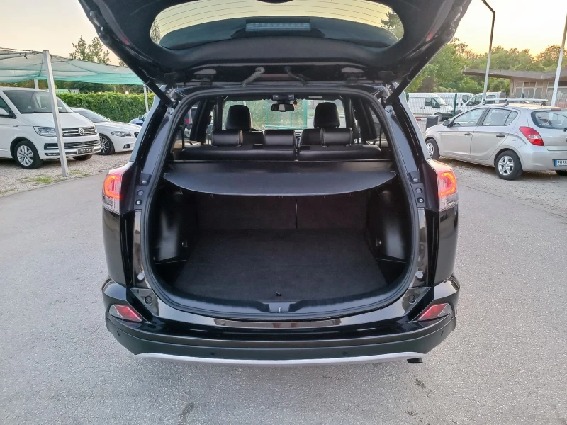 Toyota Rav4 2.0i-152кс-ШВЕЙЦАРИЯ-РЪЧКА-FACELIFT-4X4-ДИСТРОНИК, снимка 5 - Автомобили и джипове - 51390588