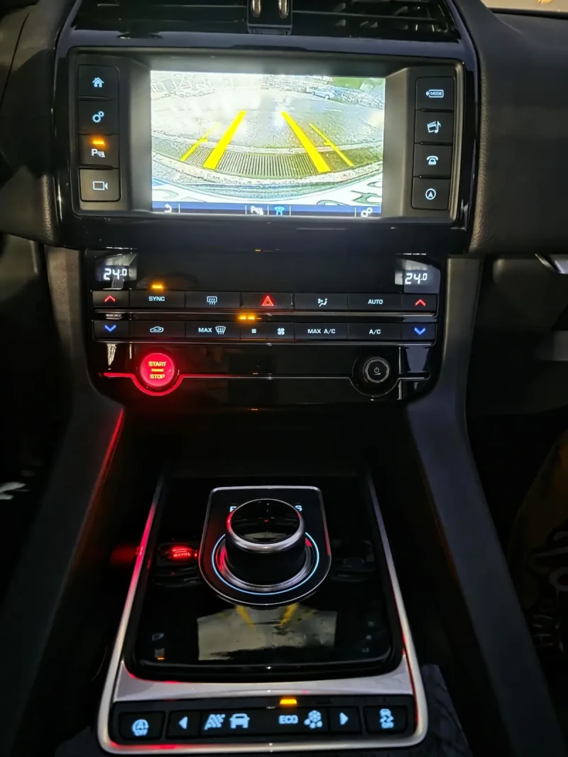 Jaguar F-PACE, снимка 17 - Автомобили и джипове - 52597304