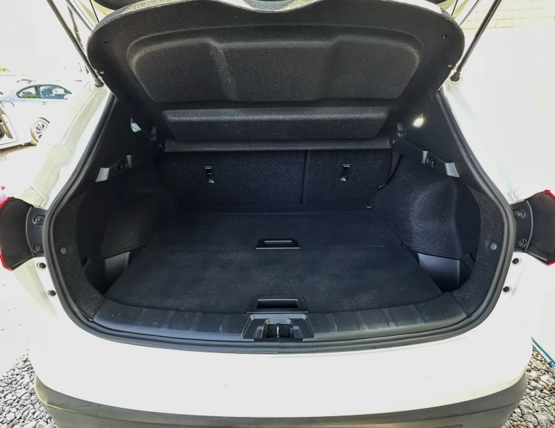 Nissan Qashqai 1.6dci AUT EURO-5B, снимка 17 - Автомобили и джипове - 53260969