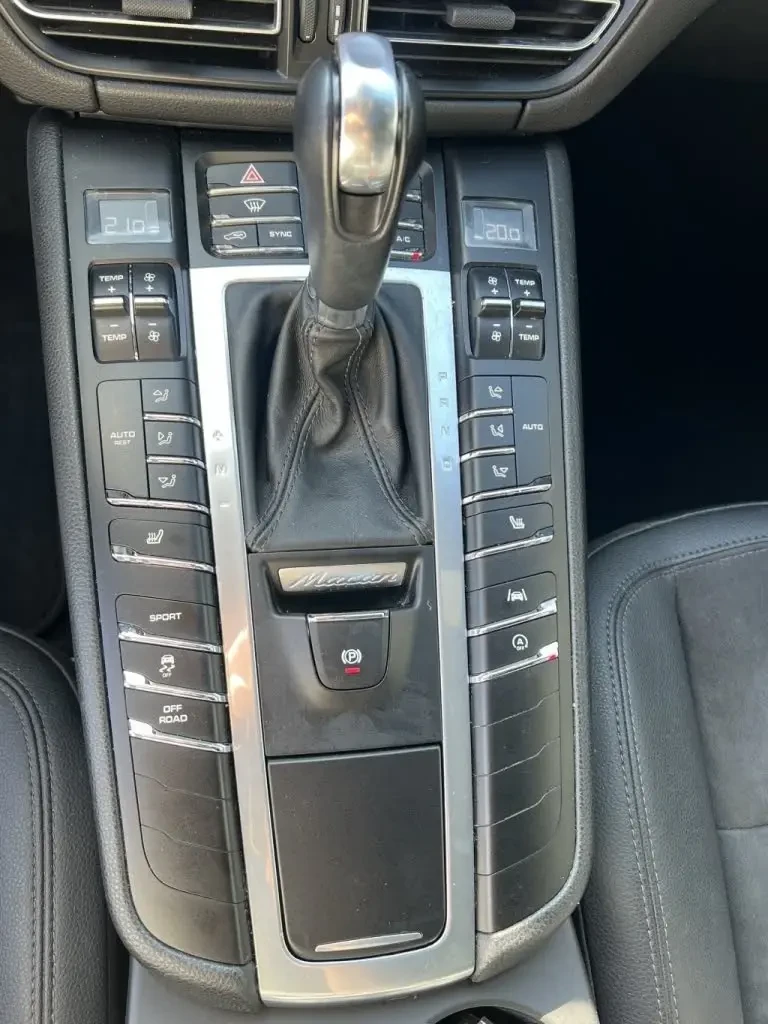 Porsche Macan ПОДГРЕВ* КАМЕРА* ПАНОРАМА* LANE* ASSIST* , снимка 11 - Автомобили и джипове - 55838635