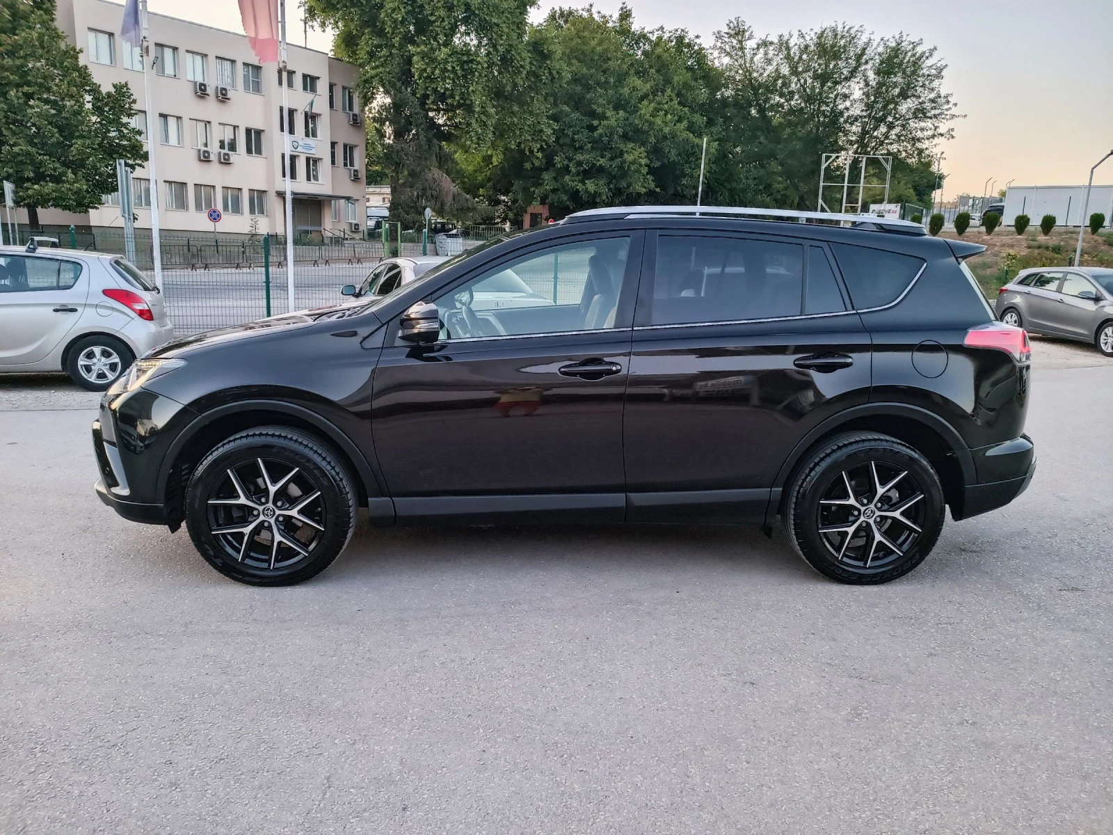 Toyota Rav4 2.0i-152кс-ШВЕЙЦАРИЯ-РЪЧКА-FACELIFT-4X4-ДИСТРОНИК - изображение 7