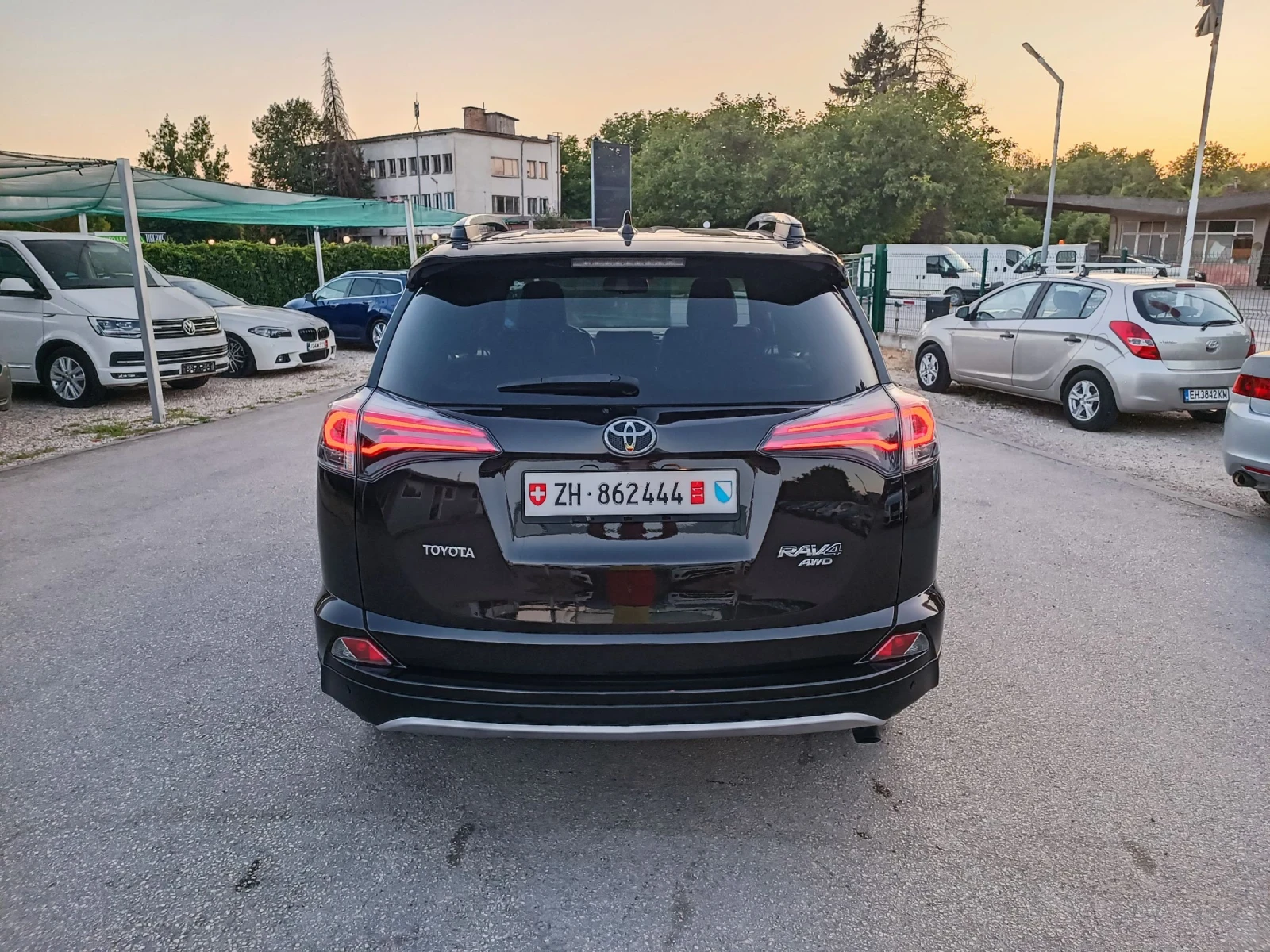 Toyota Rav4 2.0i-152кс-ШВЕЙЦАРИЯ-РЪЧКА-FACELIFT-4X4-ДИСТРОНИК - изображение 4