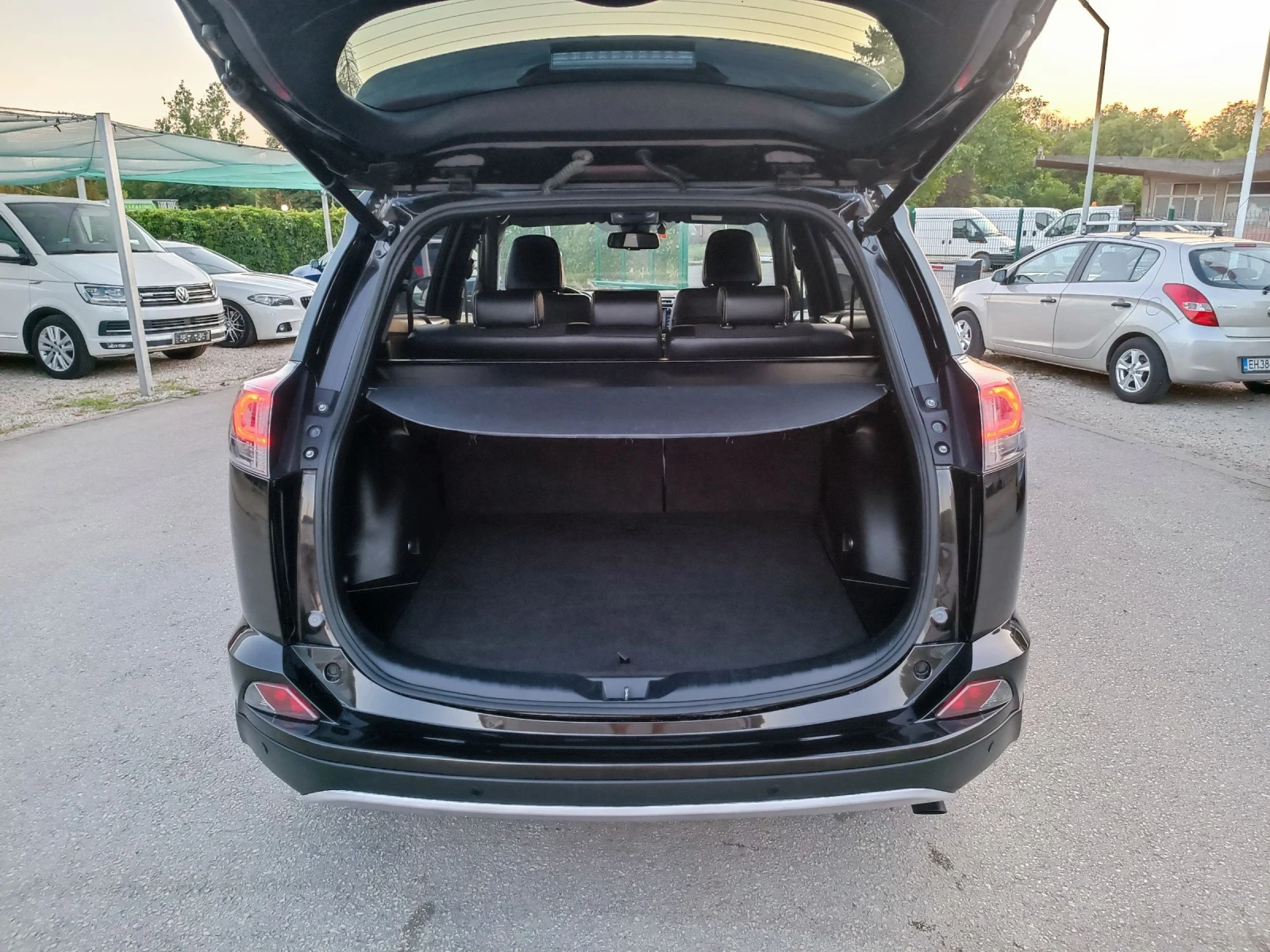 Toyota Rav4 2.0i-152кс-ШВЕЙЦАРИЯ-РЪЧКА-FACELIFT-4X4-ДИСТРОНИК - изображение 5