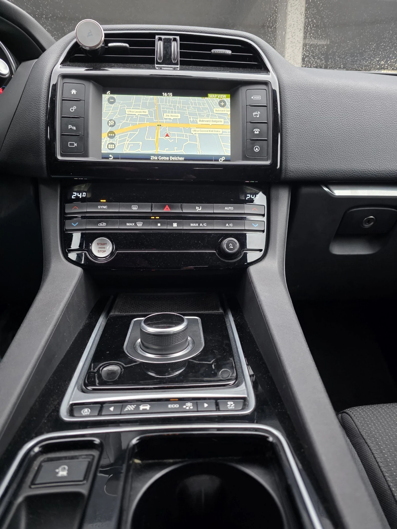 Jaguar F-PACE  - изображение 10